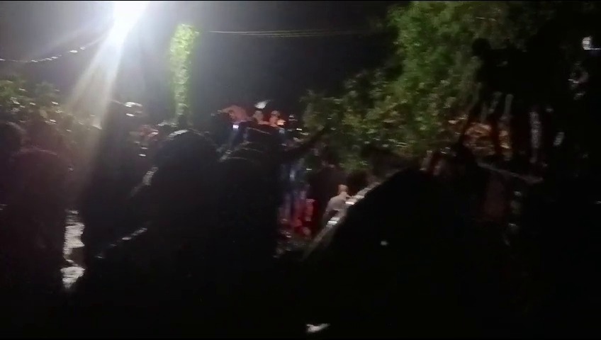 ପୋଲରୁ ଖସିଲା ବସ୍ ୫ ଆହତ