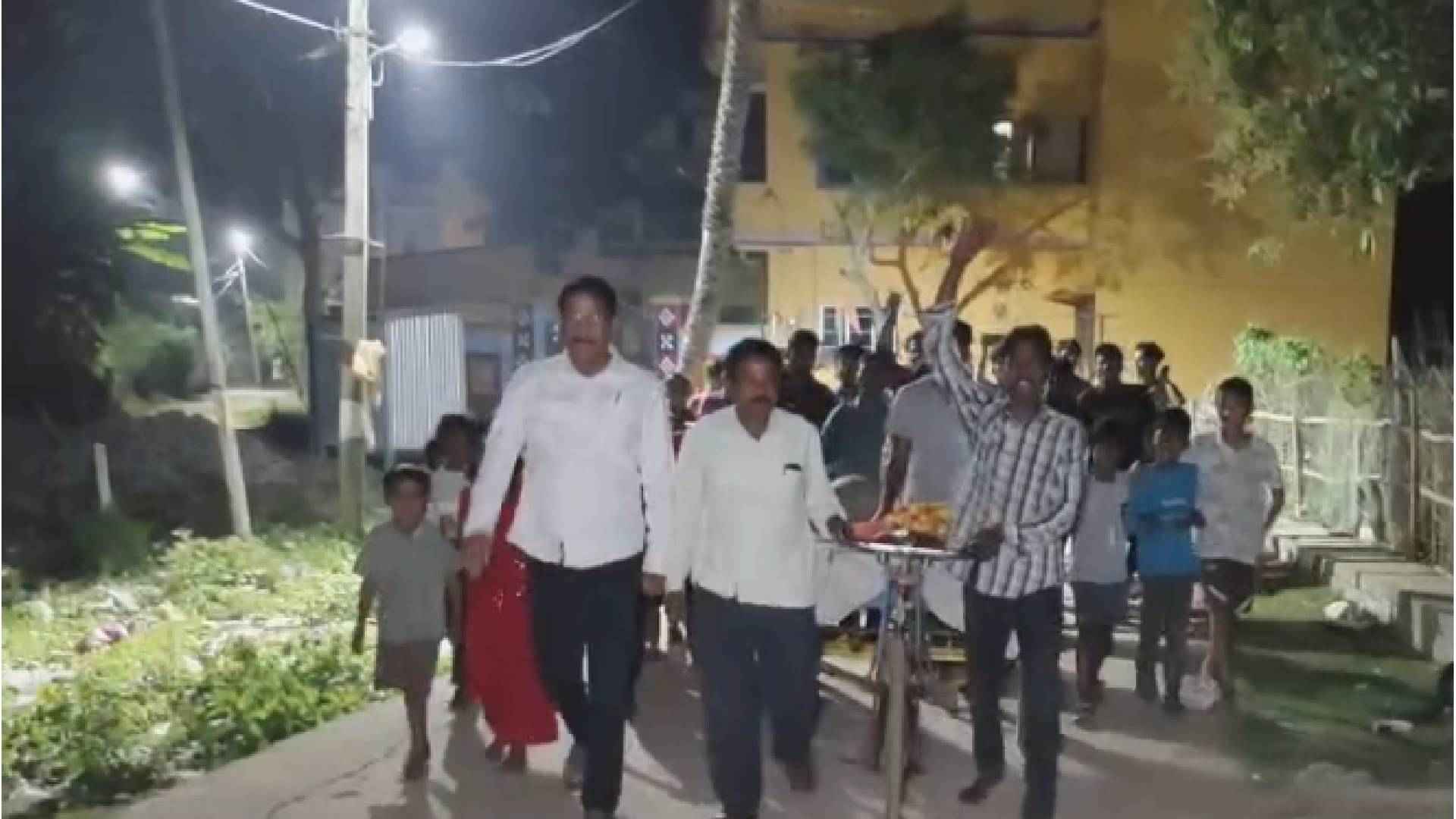 Bhadrak: Villagers Bid Farewell To Monkey On Death Like A Family Member 