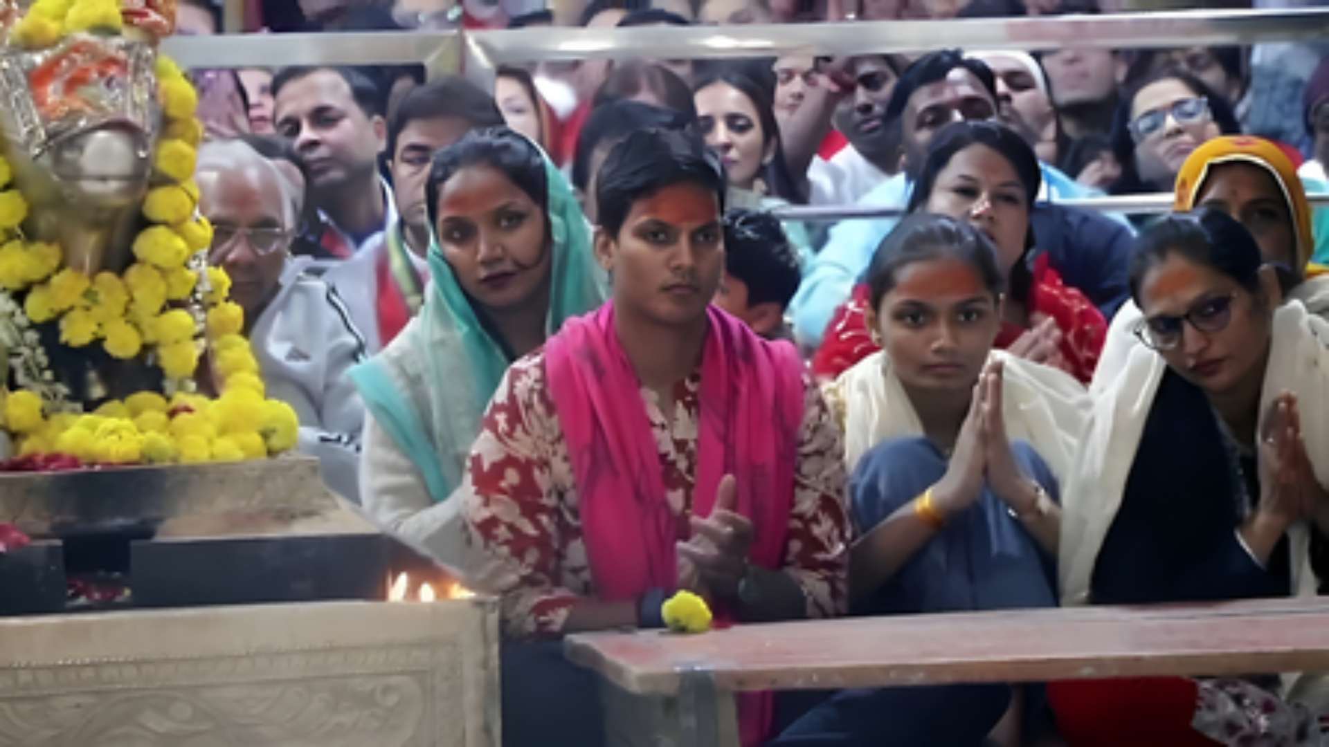 Deepti Sharma Visits Ujjain's Mahakaleshwar Temple, Attends Bhasma Aarti