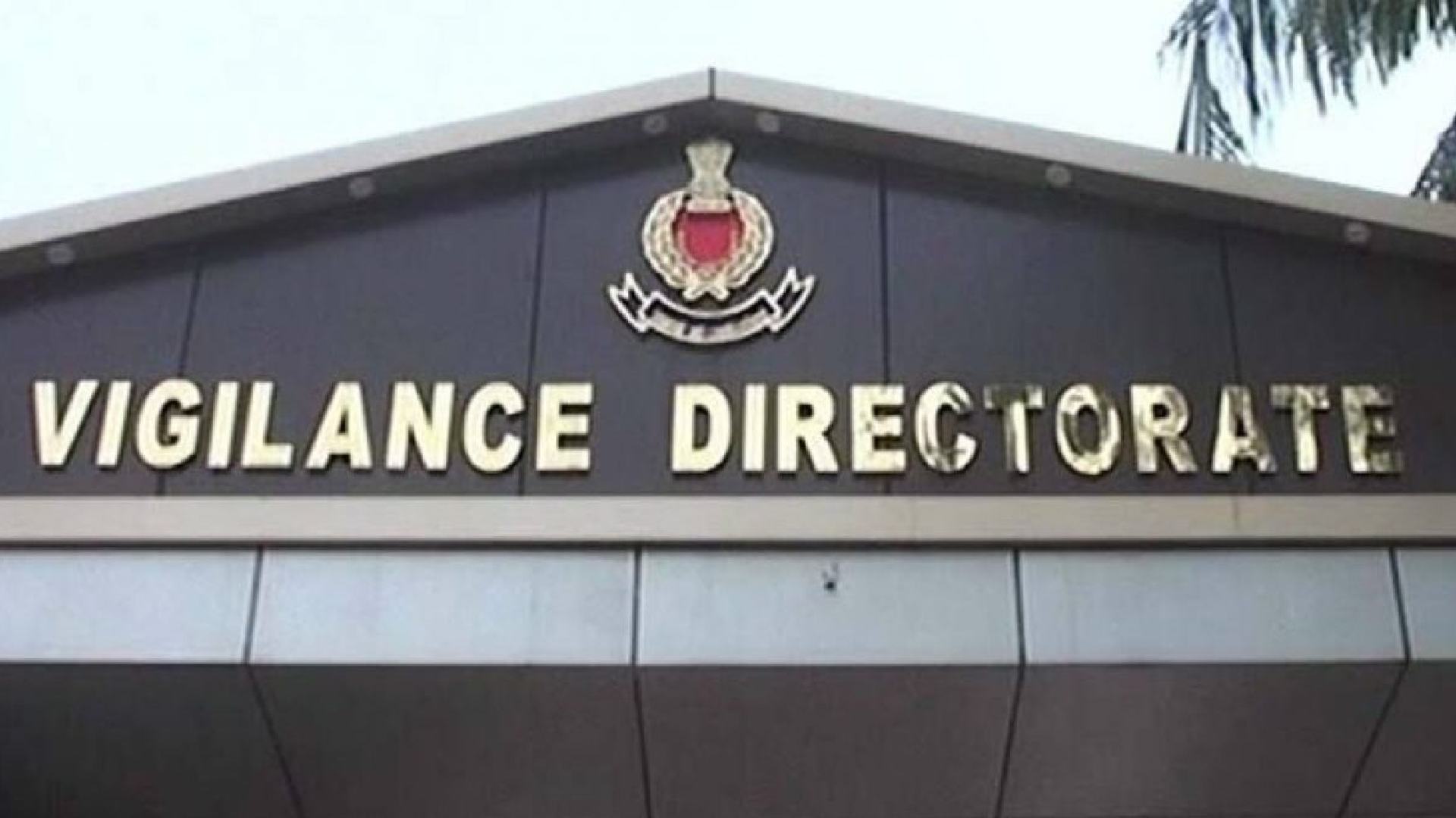 Odisha Vigilance Nabs Senior Clerk Taking Bribe in Bhawanipatna