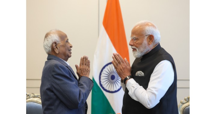 PM Modi Meets INA Veteran in Malaysia, Pays Tribute to Netaji Bose