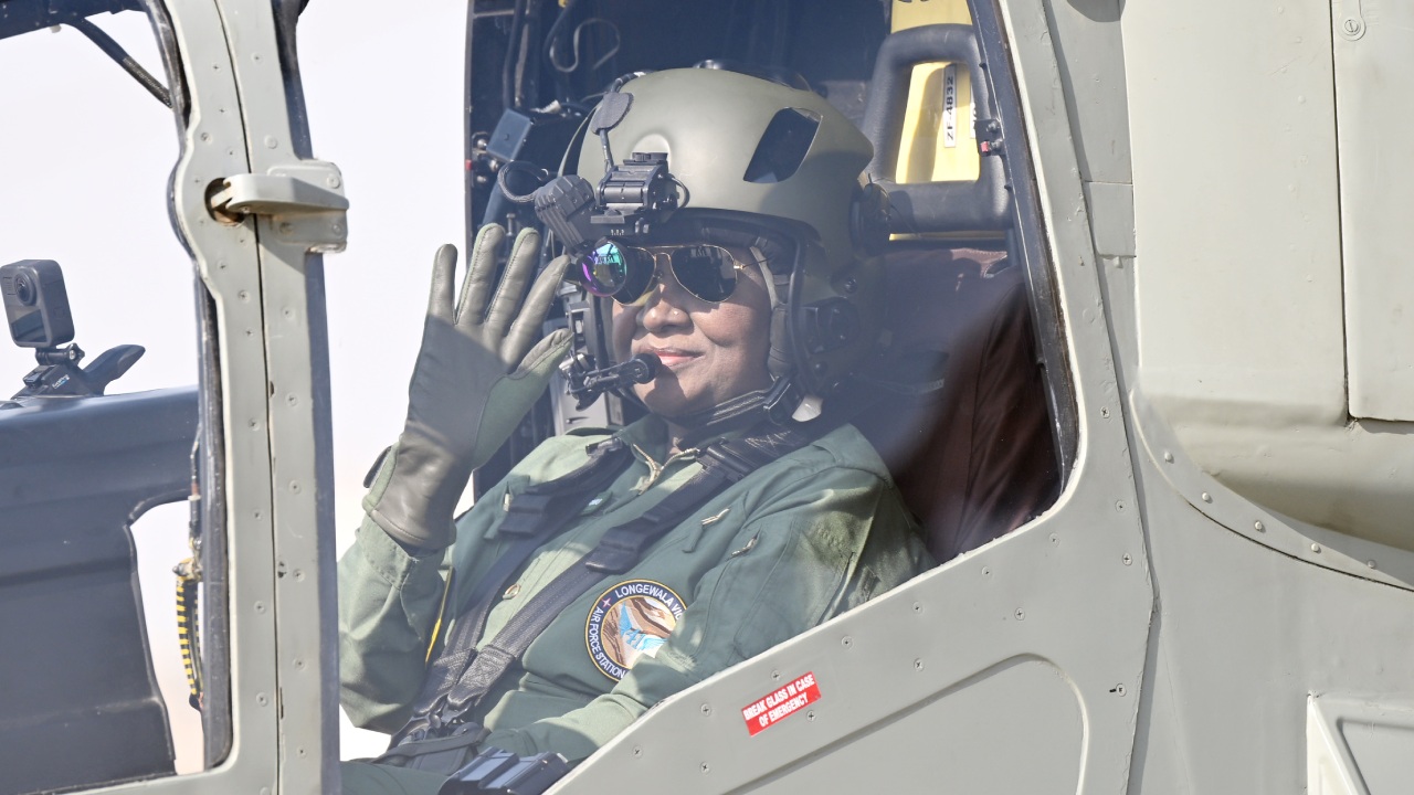 President Droupadi Murmu Undertakes Sortie in Indigenous LCH Prachand at Jaisalmer