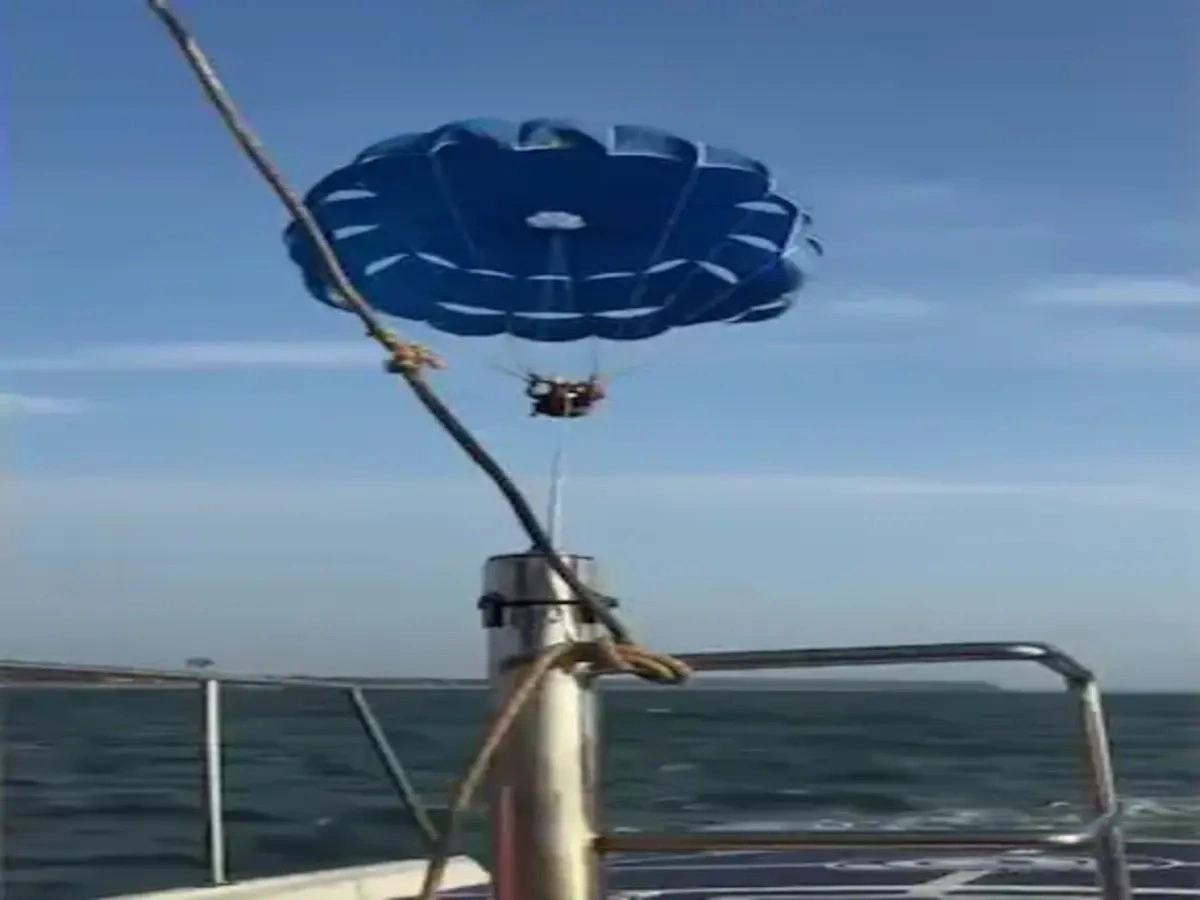 ମୃତ୍ୟୁ ମୁହଁରୁ ଫେରିଆସିଲେ ପର୍ଯ୍ୟଟକ;  ଭିଡ଼ିଓ ଭାଇରାଲ