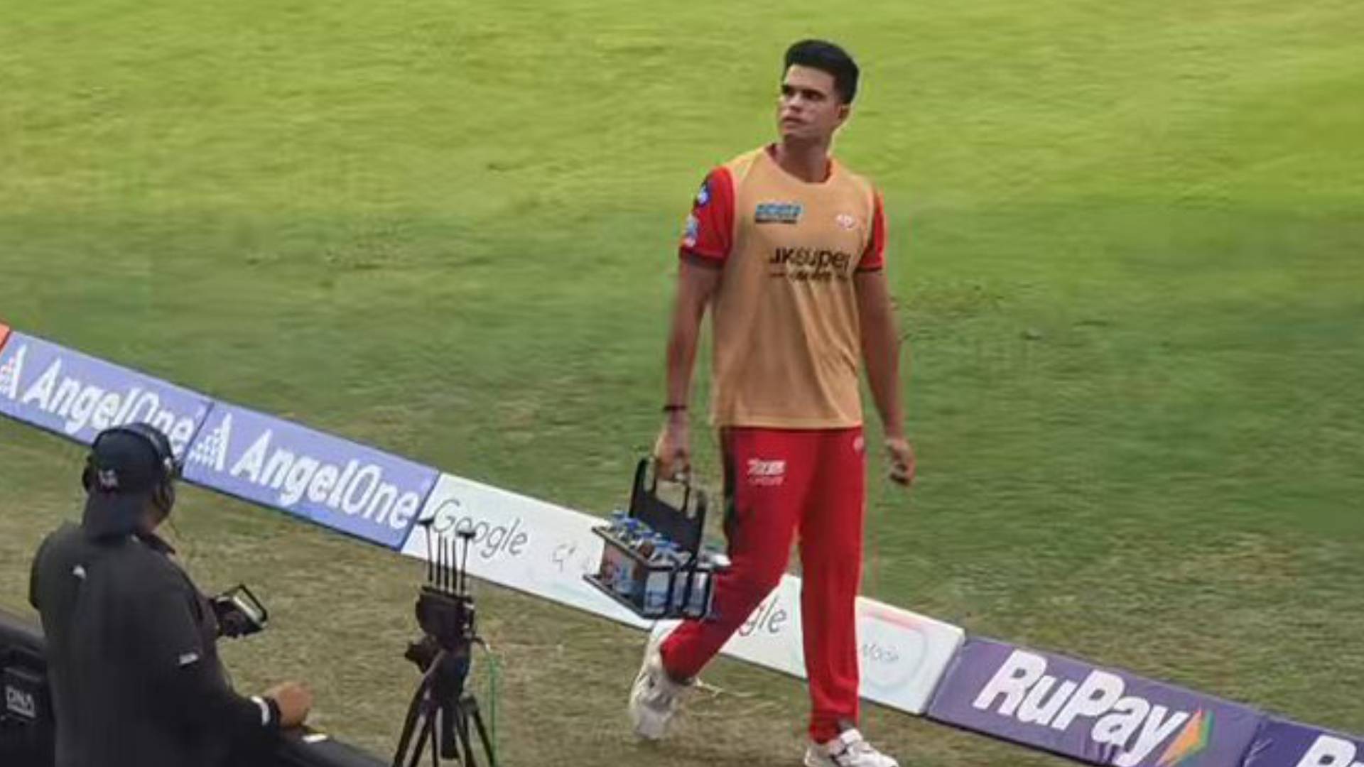 BCCI Bars Benched IPL Players from Roaming During Matches