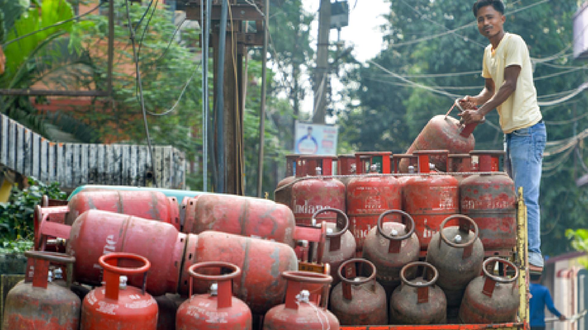 Govt Assures Normal LPG Supply, Reports 51.5 Lakh Cylinders Delivered On Apr 8 Despite West Asia Conflict