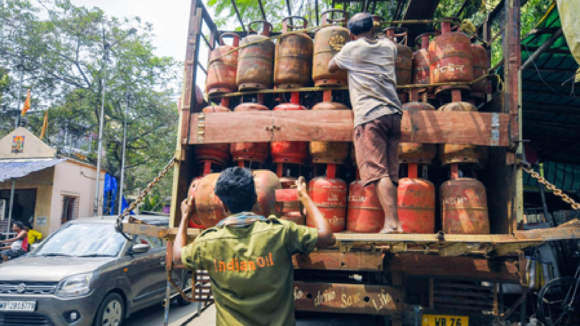 Over 5.15 Million Domestic LPG Cylinders Delivered On April 10; 1 Lakh 5-kg FTL Cylinders Sold