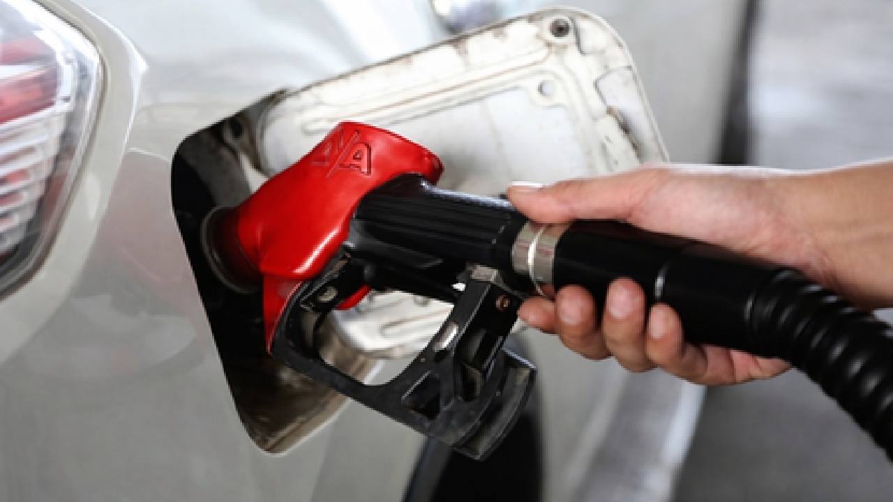 India Sends Additional 5,000 Tonnes of Diesel to Bangladesh via 'Friendship Pipeline'