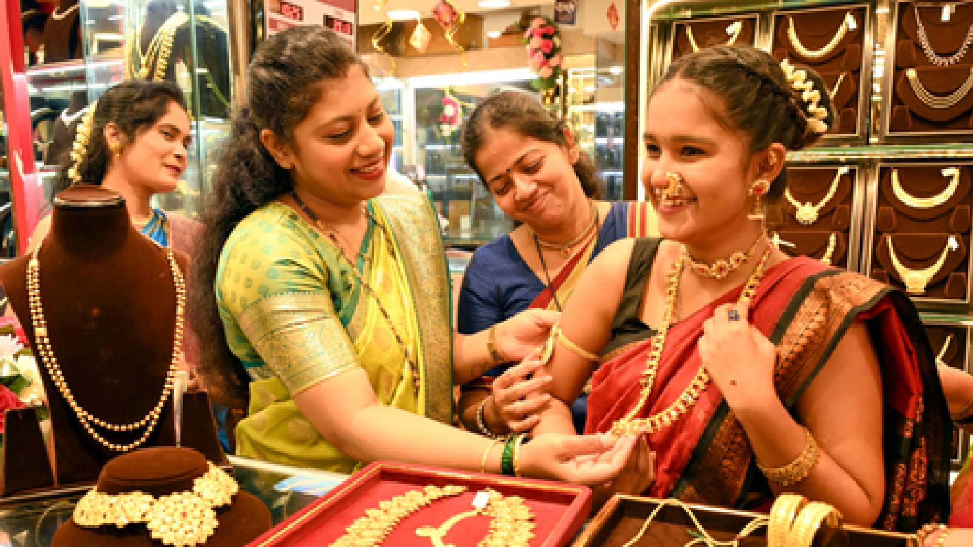 Gold Prices May Rise To Rs 1.85 Lakh Per 10 Grams On Akshaya Tritiya; 15% Upside Expected