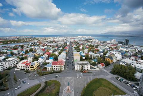 ଇନ୍ଧନ ମୁକ୍ତ ଦେଶ ରାସ୍ତାରେ ଆଇସଲ୍ୟାଣ୍ଡ; ବନ୍ଦ ହେବାରେ ଲାଗିଛି ପେଟ୍ରୋଲ ପମ୍ପ 