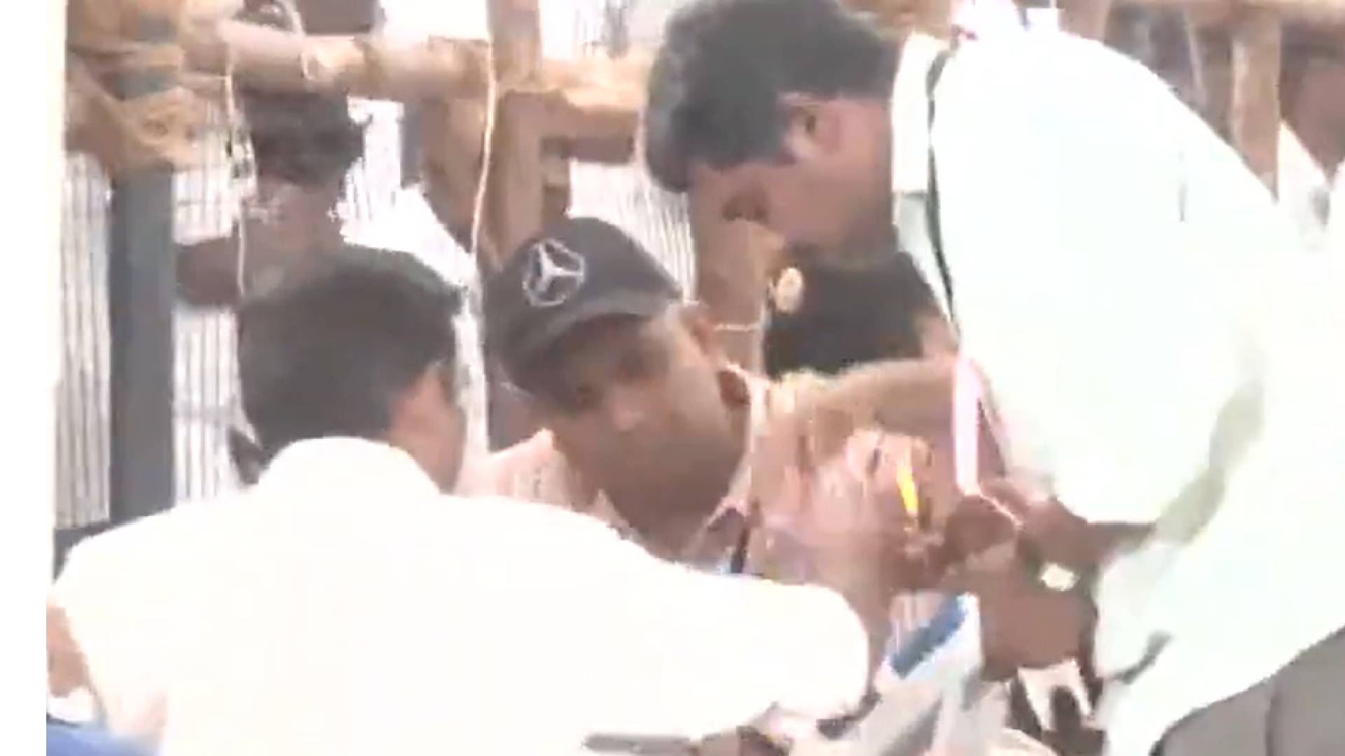 DMK Leads In Tamil Nadu, Tight Race In Keralam