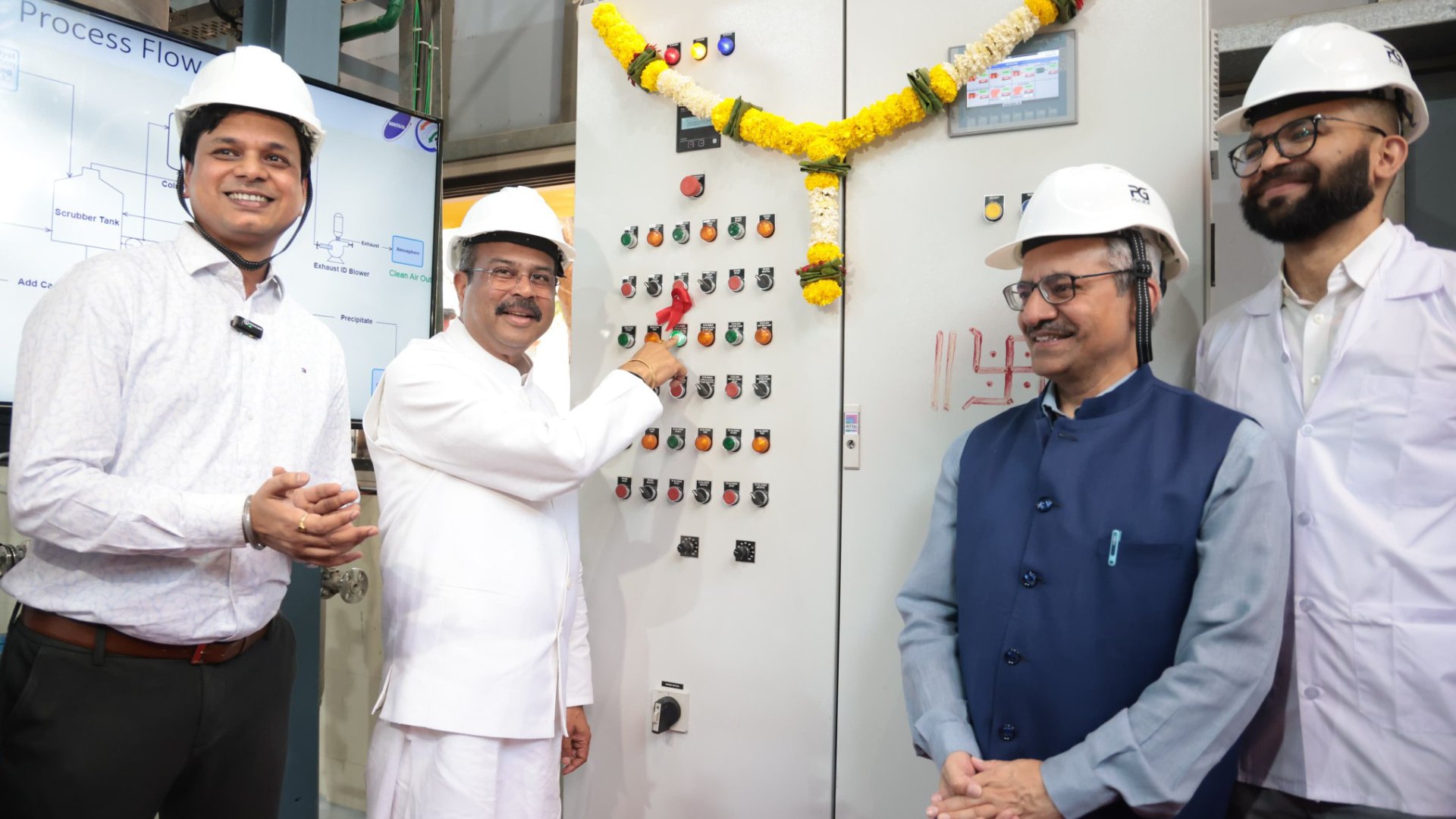 Dharmendra Pradhan Inaugurates India’s First Carbon Capture Lab at IIT Bombay