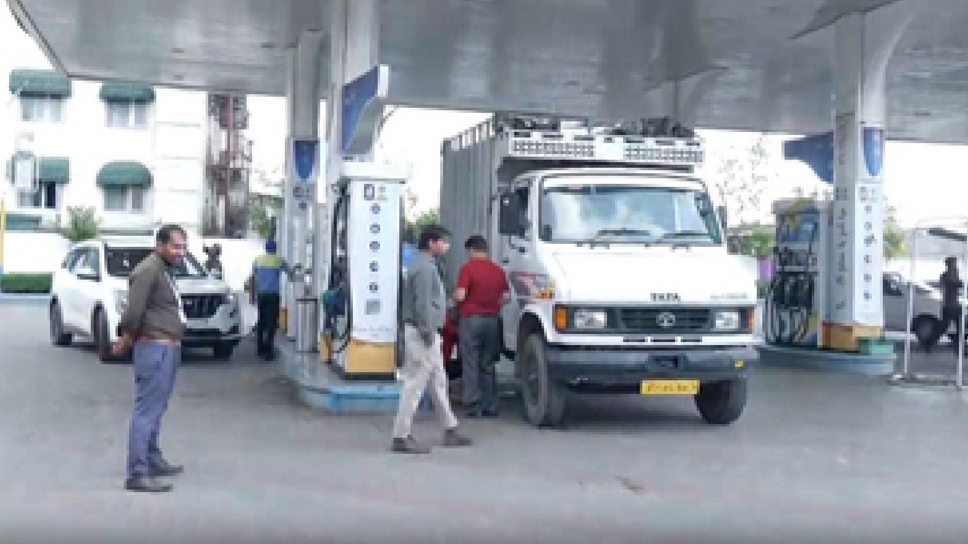 Fuel Prices Hiked Again: Petrol Up 87 Paise, Diesel Inflates 91 Paise In Delhi; Second Hike In A Week