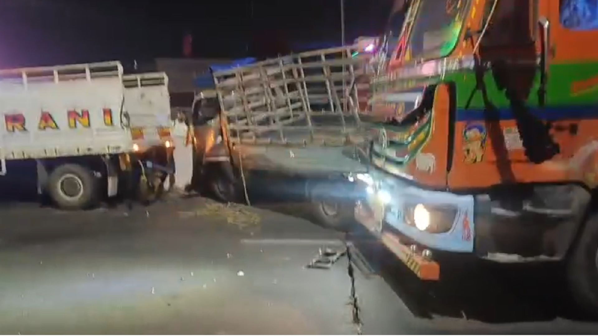 Speeding Truck Rams Tata Ace On Bhubaneswar's Khandagiri Flyover; Driver Absconds After Crash