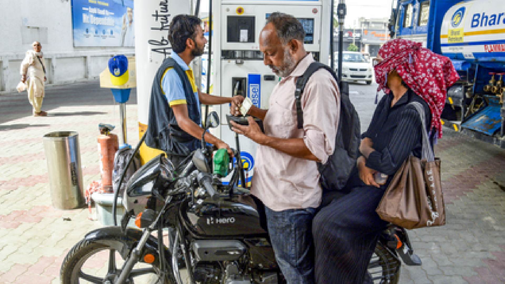 Oil Companies Suffer Rs 550 Crore Daily Loss as Government Shields Consumers From Fuel Inflation