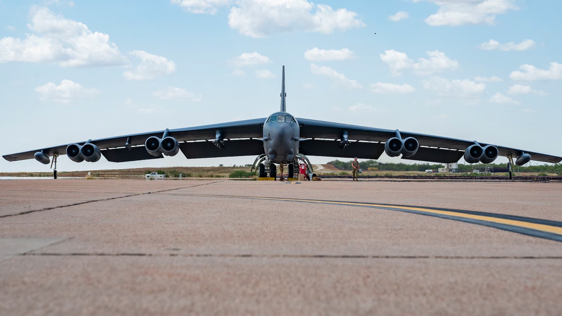 US Air Force B-52 Bomber Crashes Shortly after Takeoff, Eight Feared Dead