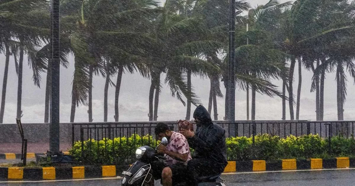 Cyclone Arnab Begins Landfall near Andhra Coast, South Odisha Braces for Heavy Rain